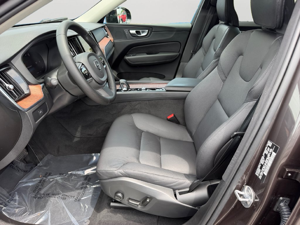 Certified 2024 Volvo XC60 B5 Plus w/ Protection Package Premier AWD/4WD image 16