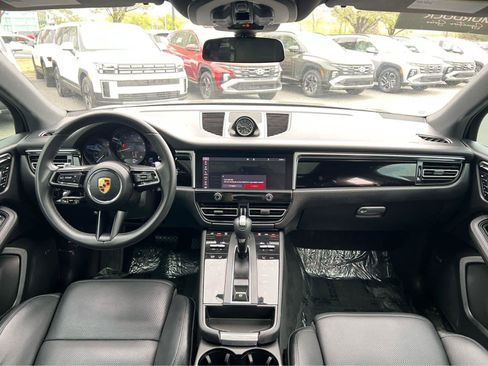 Used 2024 Porsche Macan AWD/4WD image 25
