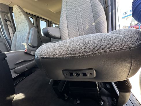 Used 2024 Chevrolet Express 2500 LT w/ LT Preferred Equipment Group image 18