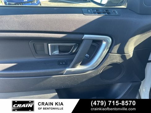 Used 2019 Land Rover Discovery Sport SE image 17