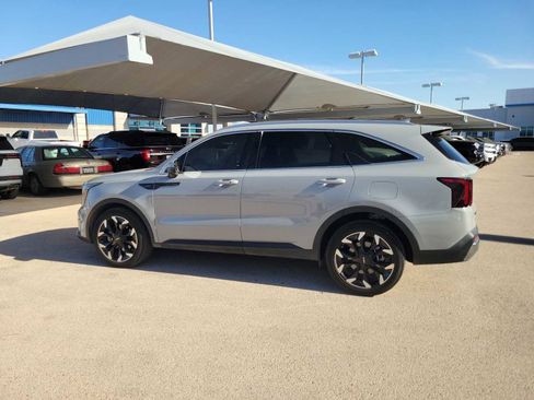Used 2025 Kia Sorento EX FWD image 5