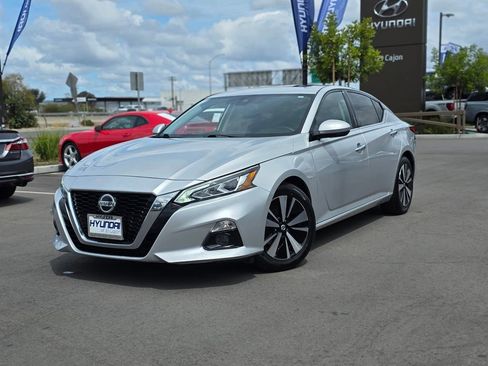 Used 2019 Nissan Altima 2.5 SL FWD image 2