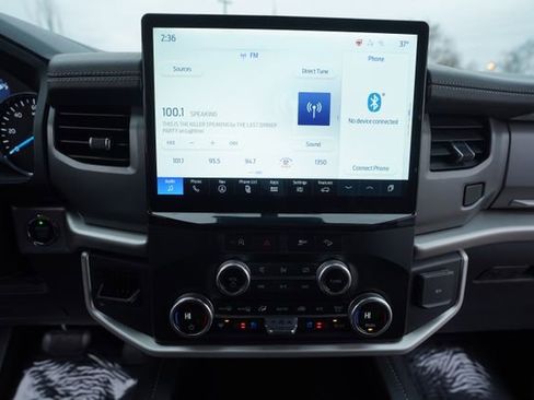 Used 2023 Ford Expedition XLT image 31