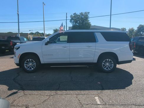 New 2026 Chevrolet Suburban LS image 3