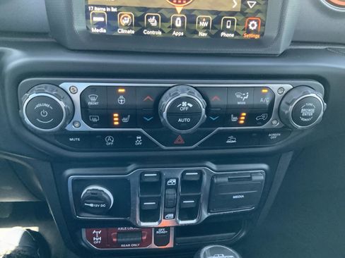 Used 2023 Jeep Gladiator Mojave w/ LED Lighting Group AWD/4WD image 42