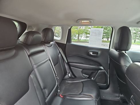Used 2018 Jeep Compass Latitude FWD image 15