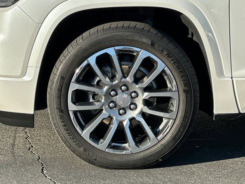 Used 2023 GMC Acadia Denali w/ Denali Ultimate Package image 38