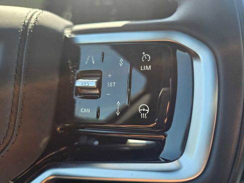 Used 2025 Land Rover Range Rover Sport SE image 31