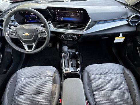 Used 2024 Chevrolet Trax LT w/ Driver Confidence Package FWD image 10