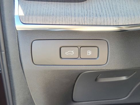 Used 2025 Volvo XC90 T8 Ultra image 18