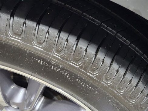 Used 2017 Toyota Highlander XLE image 12