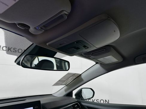 Used 2024 Toyota Camry SE image 18