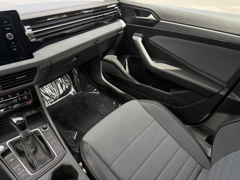 New 2026 Volkswagen Jetta SE FWD image 16