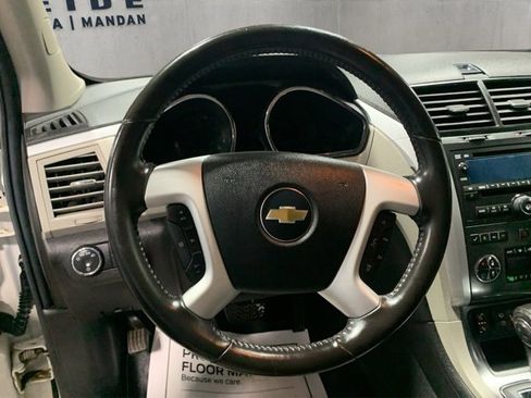 Used 2011 Chevrolet Traverse LTZ image 9