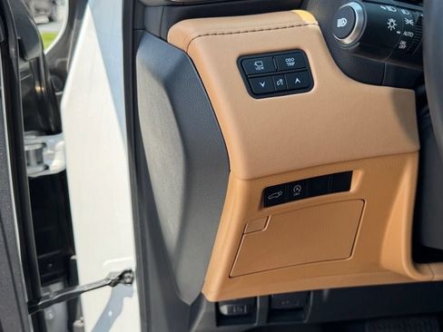 Used 2023 Lexus LX 600 4WD w/ Accessory Package (Z1) image 24