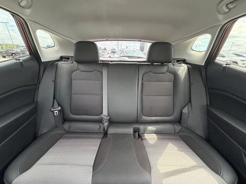 Used 2024 Chevrolet Trax LT w/ LT Convenience Package FWD image 25