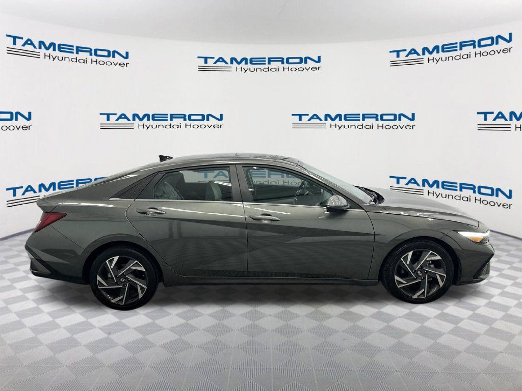 Used 2025 Hyundai Elantra Limited FWD image 6