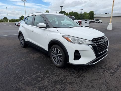 Used 2023 Nissan Kicks SV FWD image 4