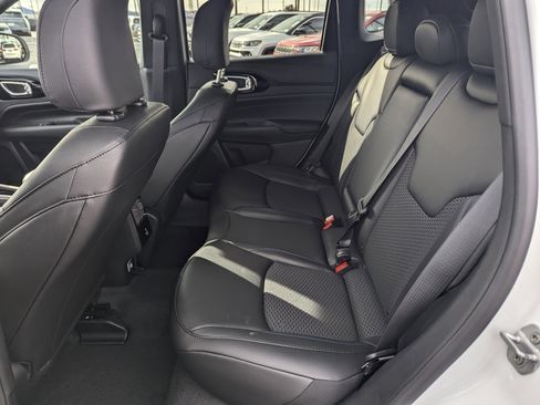 New 2026 Jeep Compass Latitude image 8