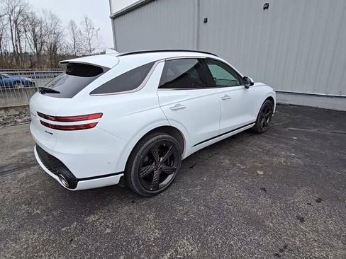 Used 2025 Genesis GV70 3.5T Sport w/ Sport Advanced Package AWD/4WD image 6