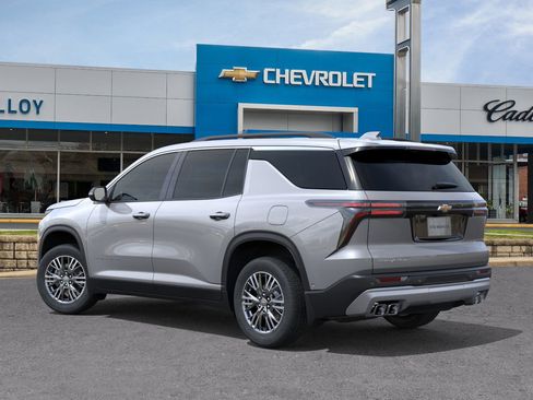 New 2026 Chevrolet Traverse LT image 4