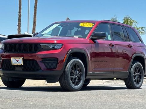 Certified 2024 Jeep Grand Cherokee Altitude AWD/4WD image 8