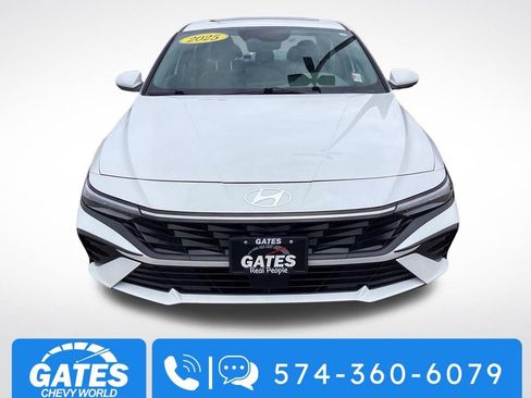 Used 2025 Hyundai Elantra SEL FWD image 2