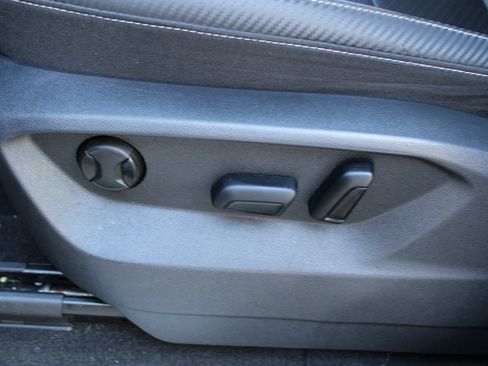 Certified 2022 Volkswagen Atlas Cross Sport SE image 9