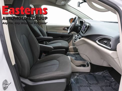 Used 2022 Chrysler Voyager LX FWD image 22