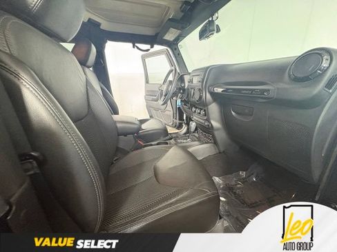 Used 2016 Jeep Wrangler Sahara AWD/4WD image 16