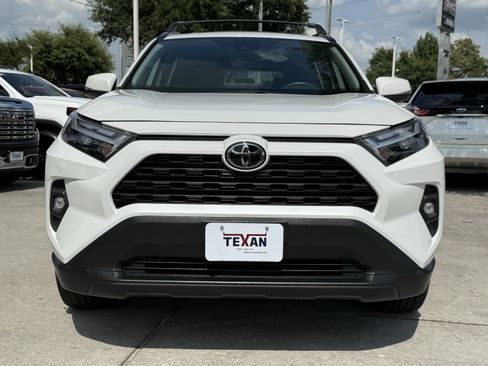 Used 2025 Toyota RAV4 XLE Premium FWD image 10