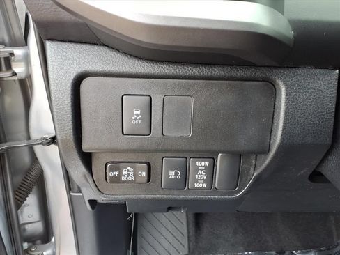 Used 2020 Toyota Tacoma TRD Off-Road w/ Technology Package AWD/4WD image 19