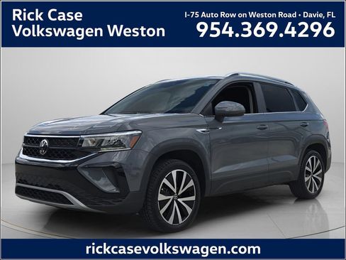 Certified 2024 Volkswagen Taos SE FWD image 1