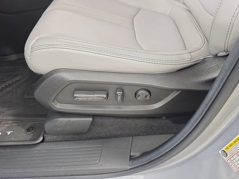 Certified 2025 Honda Pilot Touring image 17