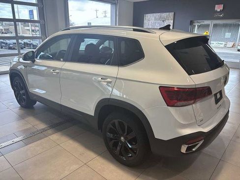 Used 2022 Volkswagen Taos SE image 5