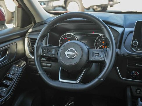 Used 2024 Nissan Rogue SV w/ SV Premium Package FWD image 15
