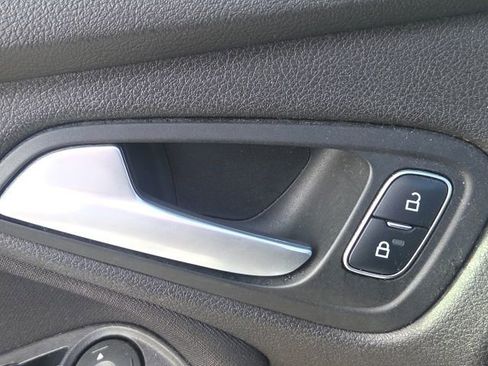 Used 2017 Ford Focus ST w/ Equipment Group 402A FWD image 19