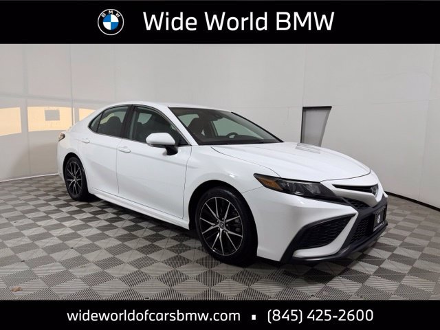 Used 2024 Toyota Camry SE AWD/4WD image 1