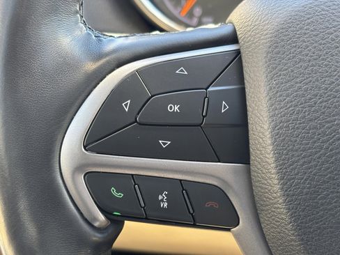 Used 2020 Jeep Grand Cherokee Limited image 12