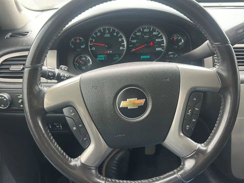 Used 2011 Chevrolet Avalanche LT w/ Luxury Package AWD/4WD image 17