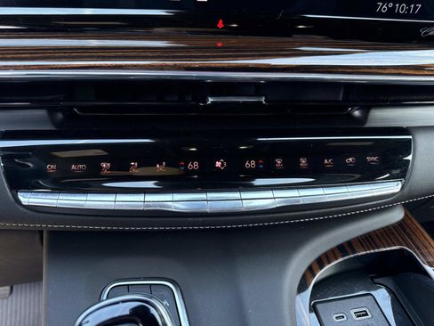 Used 2023 Cadillac Escalade Premium Luxury image 27