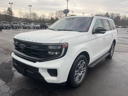 Used 2025 Ford Expedition Active image 10