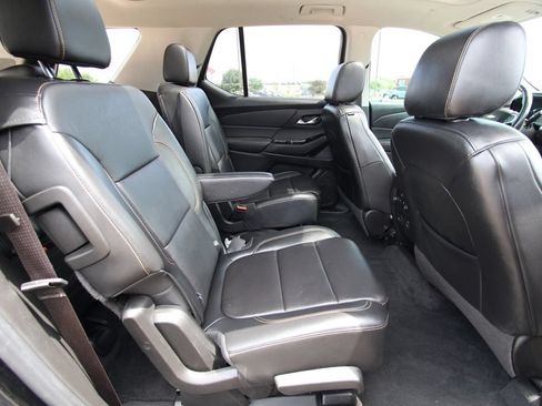 Used 2019 Chevrolet Traverse LT w/ LPO, Blackout Package AWD/4WD image 9