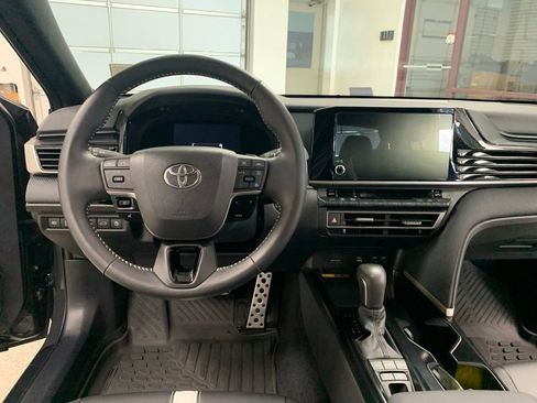 Used 2025 Toyota Camry SE FWD image 13