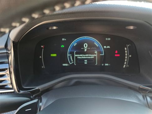 Used 2025 Toyota Camry SE image 19