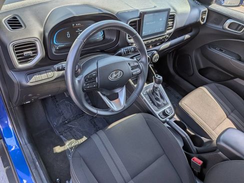 Used 2025 Hyundai Venue SEL FWD image 16