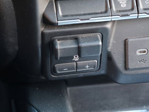 Used 2022 Chevrolet Silverado 2500 LTZ w/ LTZ Convenience Package image 30