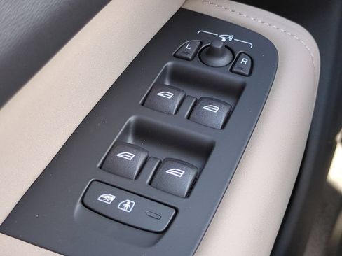 New 2026 Volvo XC60 B5 Plus AWD/4WD image 18