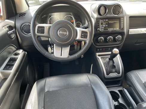Used 2017 Jeep Compass Latitude FWD image 17