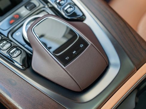 Used 2021 Aston Martin DBX image 28